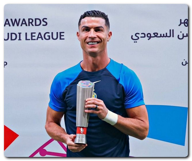 كريستيانو رونالدو يحصد جائزة هداف الدوري السعودي 2023-2024 كريستيانو رونالدو