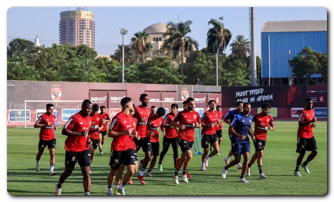 الأهلي يواصل استعداداته لمباراة القمة