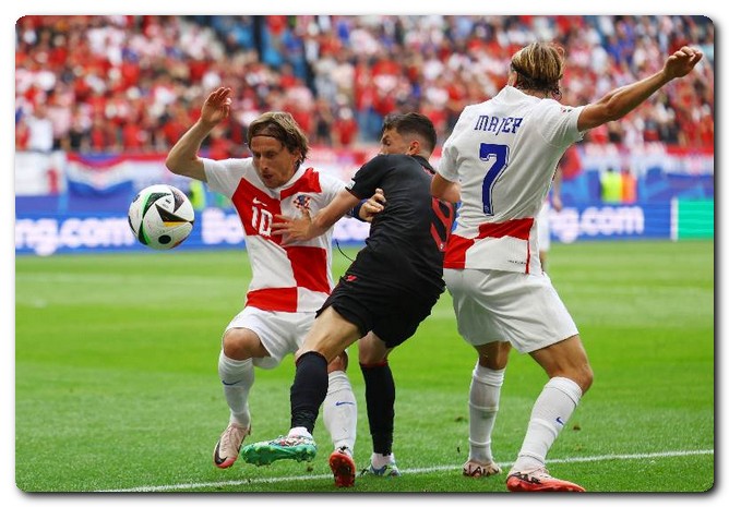ما هي فرص تأهل المنتخبات الثلاثة المتبقية المجموعة الثانية إلى دور الـ 16 من يورو 2024؟ جدول ترتيب المجموعة الثانية في يورو 2024