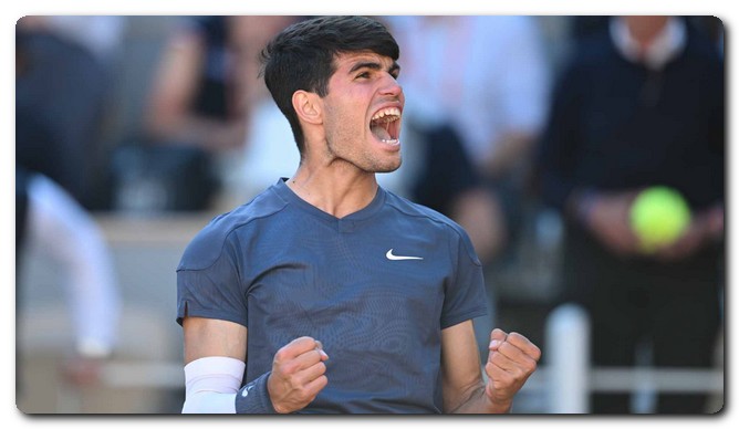 كارلوس الكاراز يتلاعب بمنافسه ويتأهل إلى نهائي رولان غاروس 2024 للمرة الأولى كارلوس الكاراز