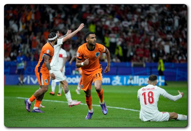 منتخب هولندا يتأهل إلى نصف نهائي كأس أمم أوروبا 2024 على حساب تركيا إنجلترا وهولندا