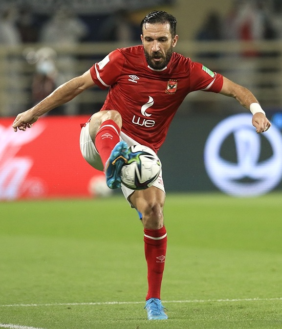 الأهلي يبدأ المفاوضات مع علي معلول
