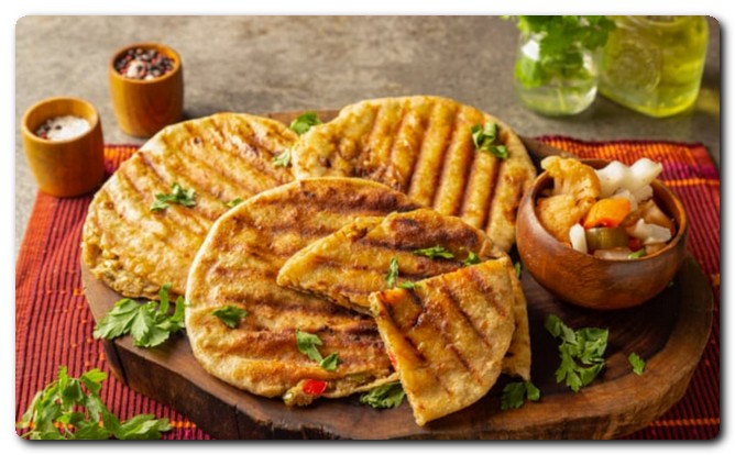 طريقة عمل الحواوشي بالعيش البلدي في المنزل الحواوشي