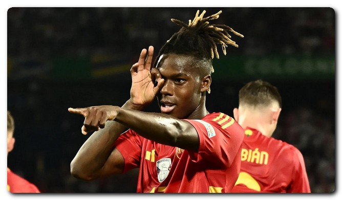 مدرب منتخب إسبانيا الأولمبي يتراجع عن ضم نيكو ويليامز ثنائي منتخب إسبانيا
