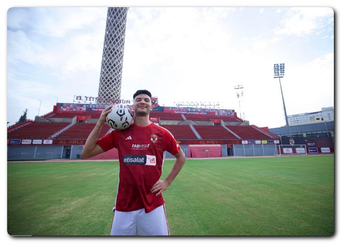 أشرف داري يطير إلى المغرب للانضمام إلى معسكر المنتخب أشرف داري