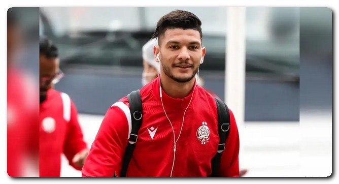 اللاعب يصل إلى القاهرة لتوقيع العقود رسميًا أشرف داري