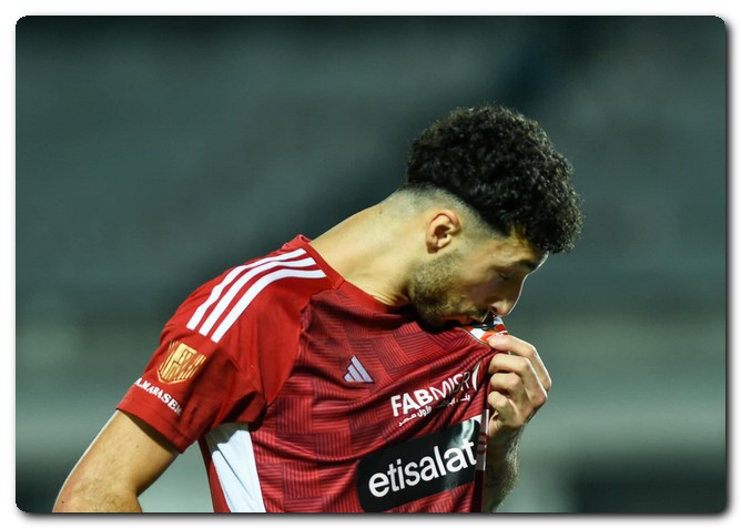 وسام أبو علي يسجل الهاتريك وتاو يُكمل الرباعية بالشوط الثاني الأهلي يمطر شباك المقاولون برباعية نظيفة